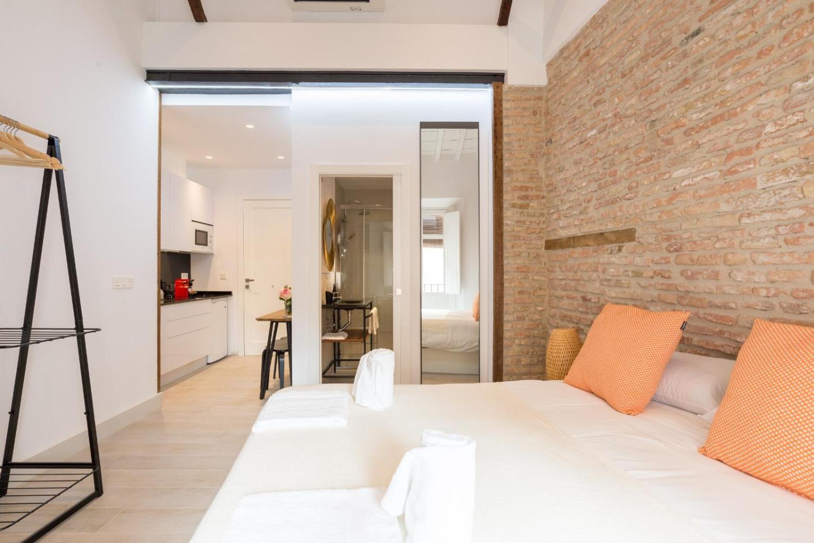 Te1A-El Teatro Brick Wall Suite Prime Location Malaga Exterior photo